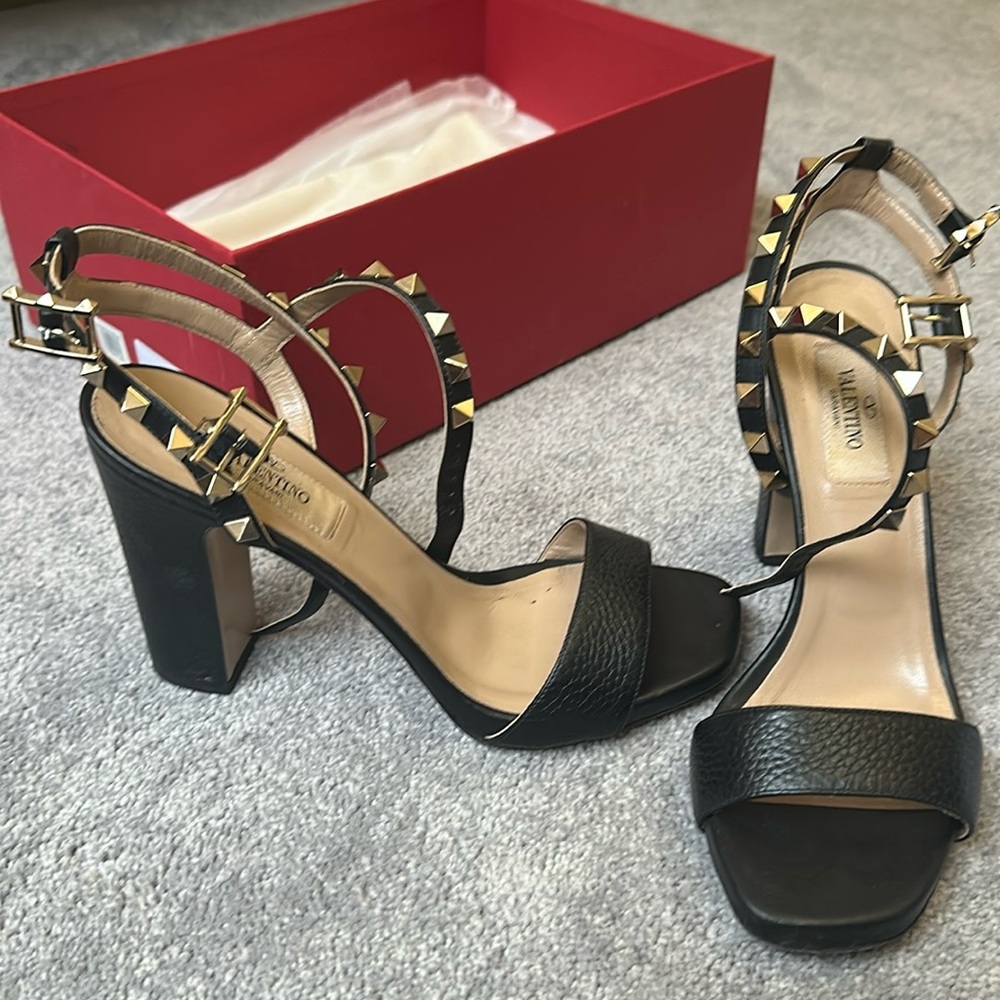Valentino sandals size 36